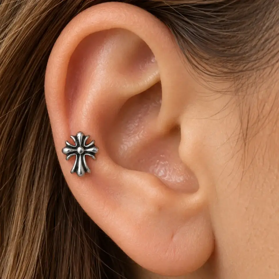 gumus-gama-hac-tragus-piercing