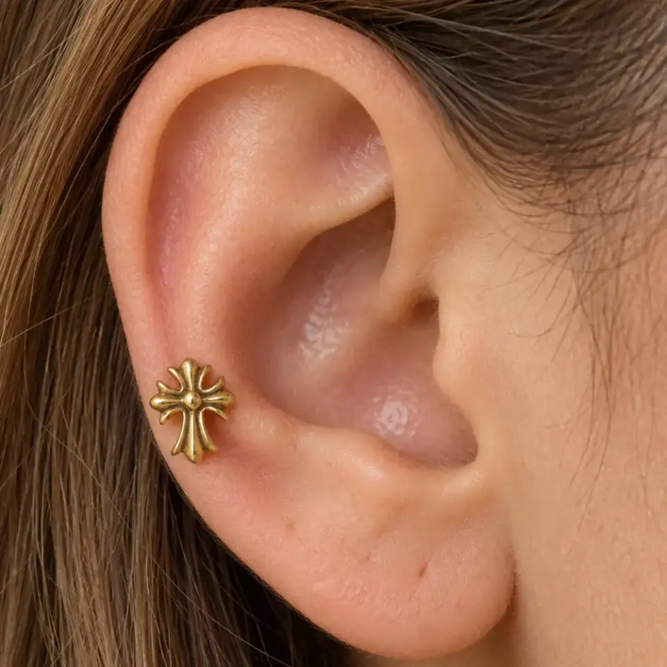 gold-gama-hac-tragus-piercing