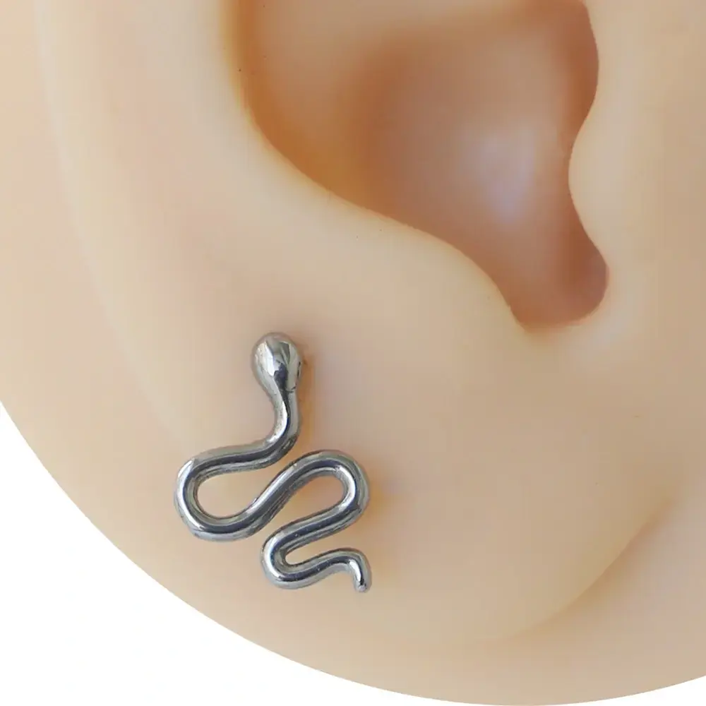 Gümüş renk yılan figürlü 316L cerrahi çelik tragus piercing flatback