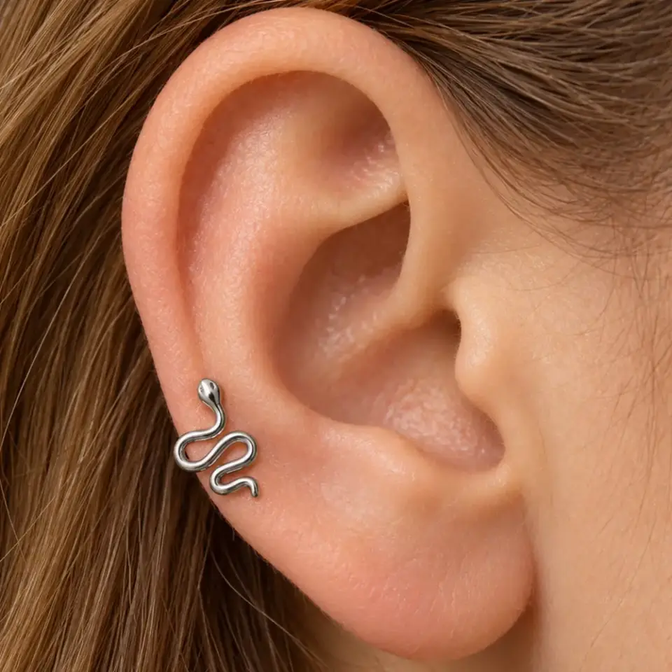 gumus-yilan-tragus-piercing