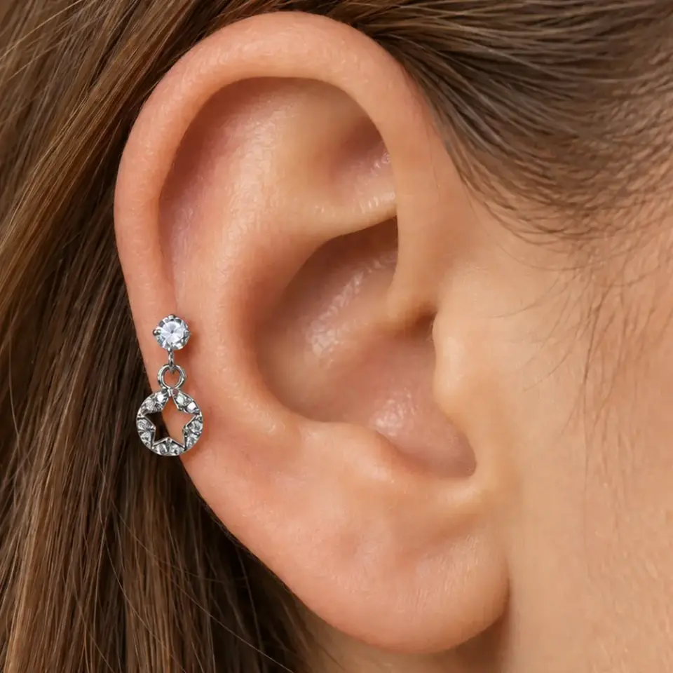 yildiz-pencere-helix-piercing-kulakta-durusu