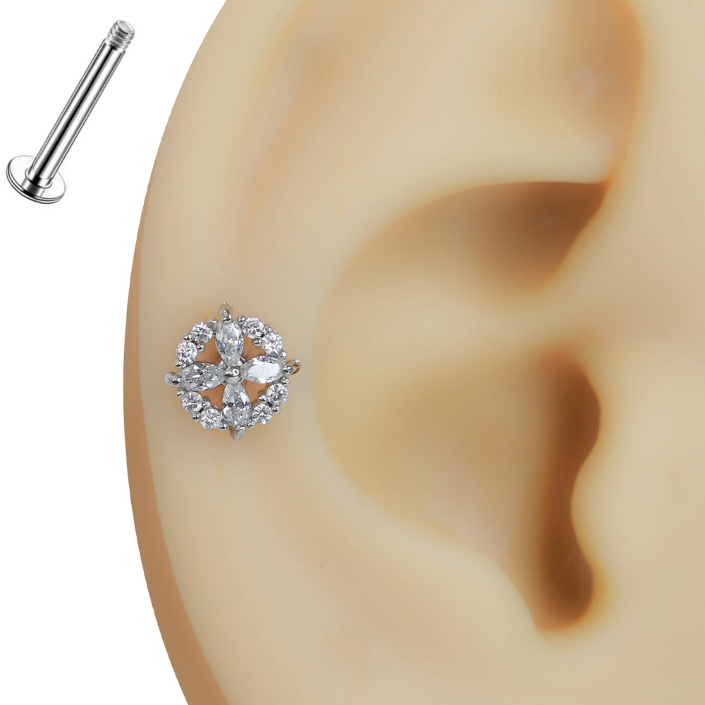 Gümüş rengi çiçek model zirkon taşlı tragus helix kıkırdak piercing kulak üzerinde duruşu