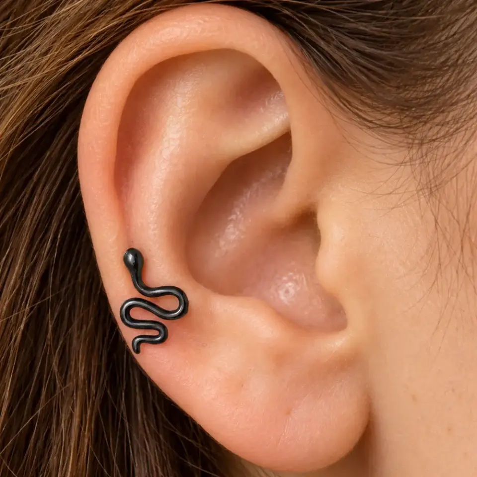 siyah-yilan-tragus-piercing