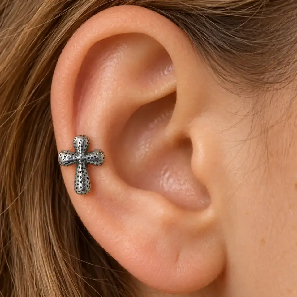 gumus-bohem-hac-helix-piercing