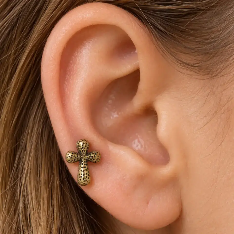 gold-bohem-hac-helix-piercing