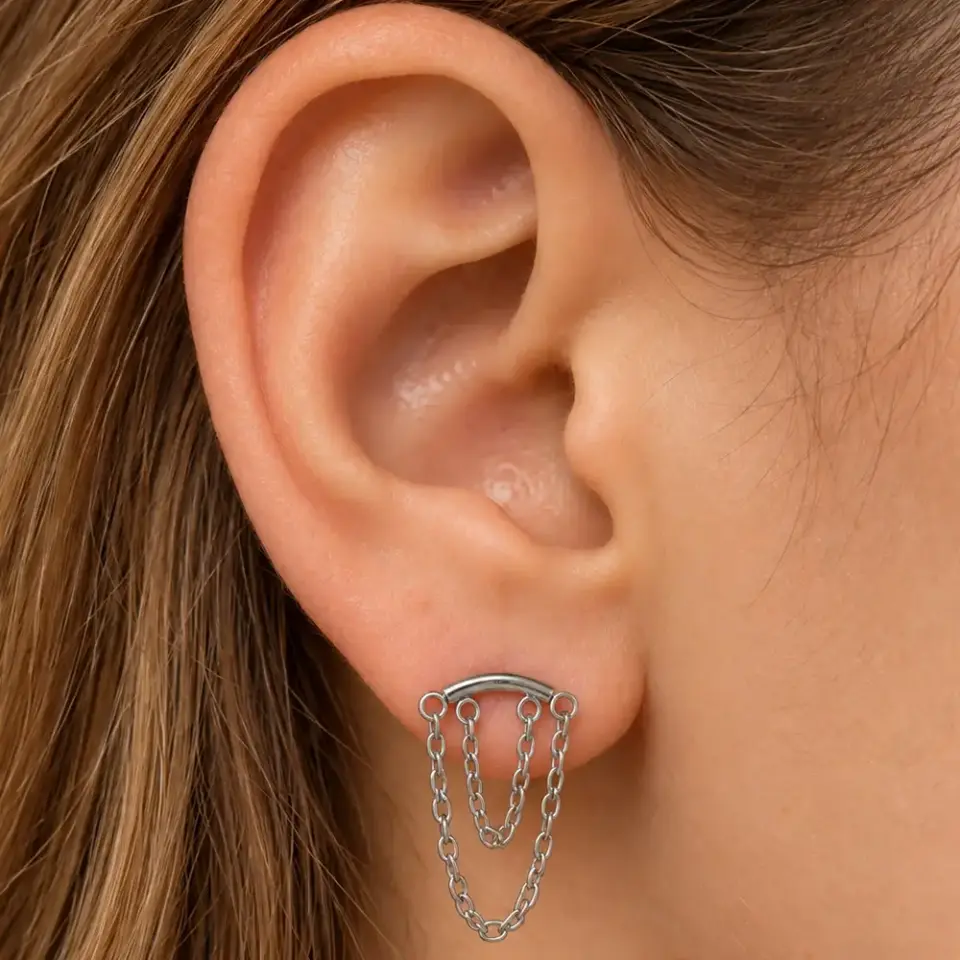 zincir-sallantili-gumus-helix-piercing