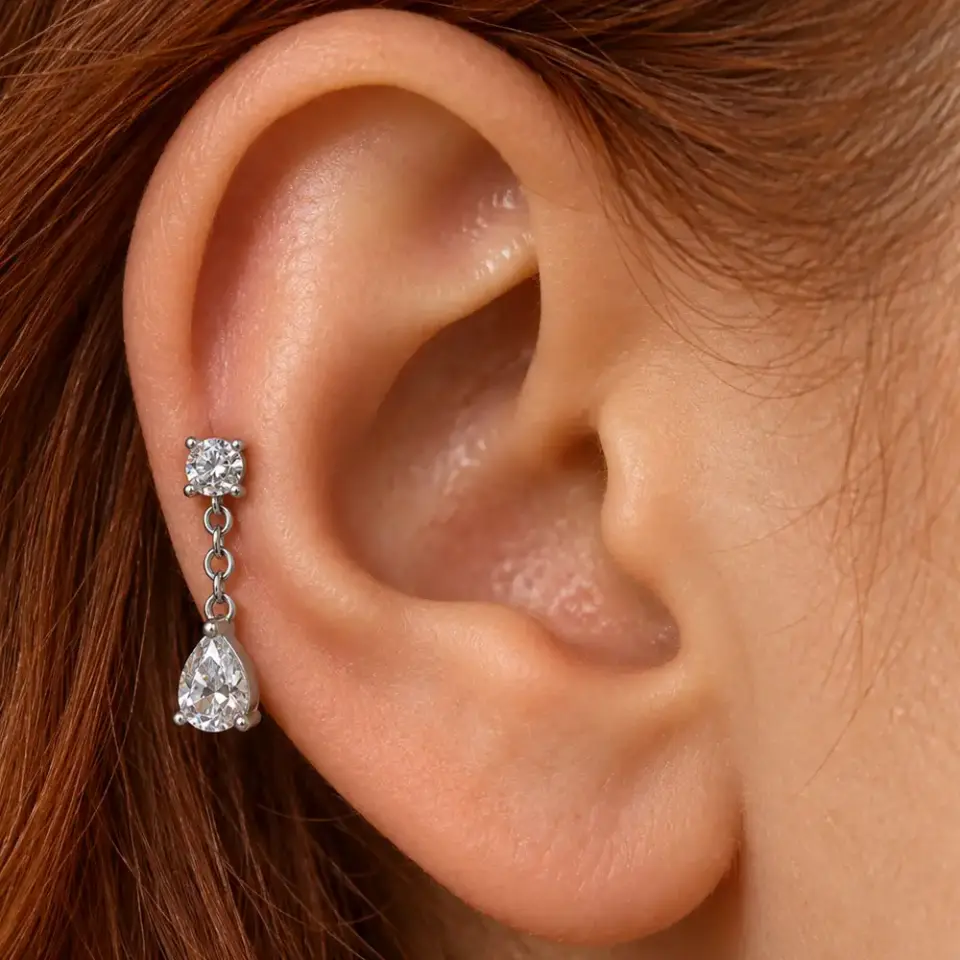 damla-sallantili-helix-piercing