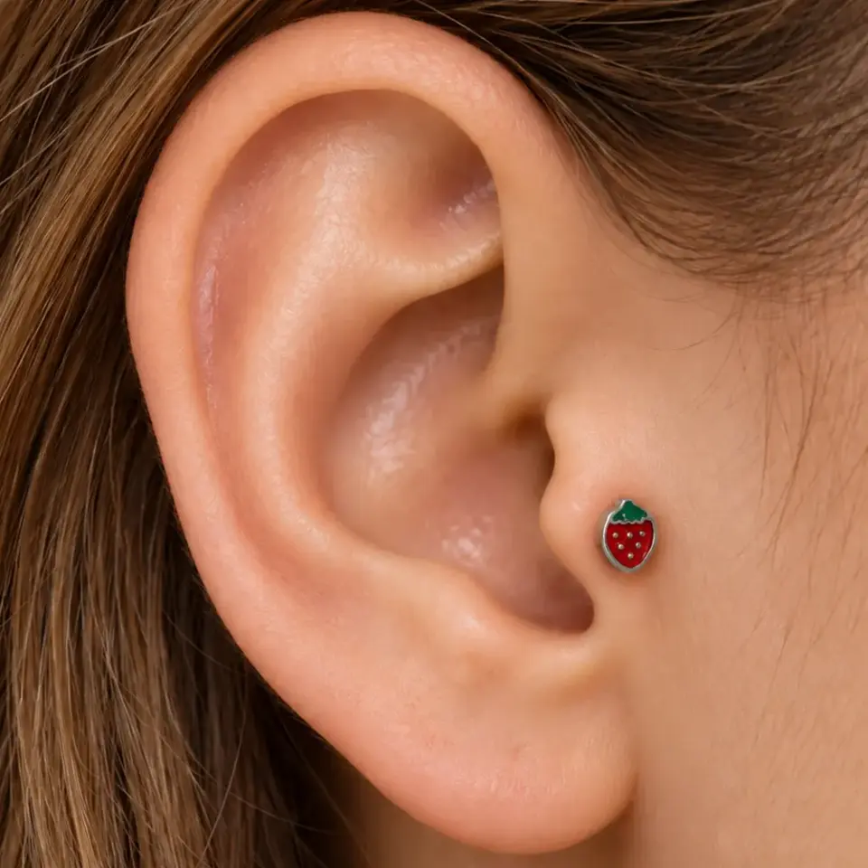 cilek-gumus-tragus-piercing