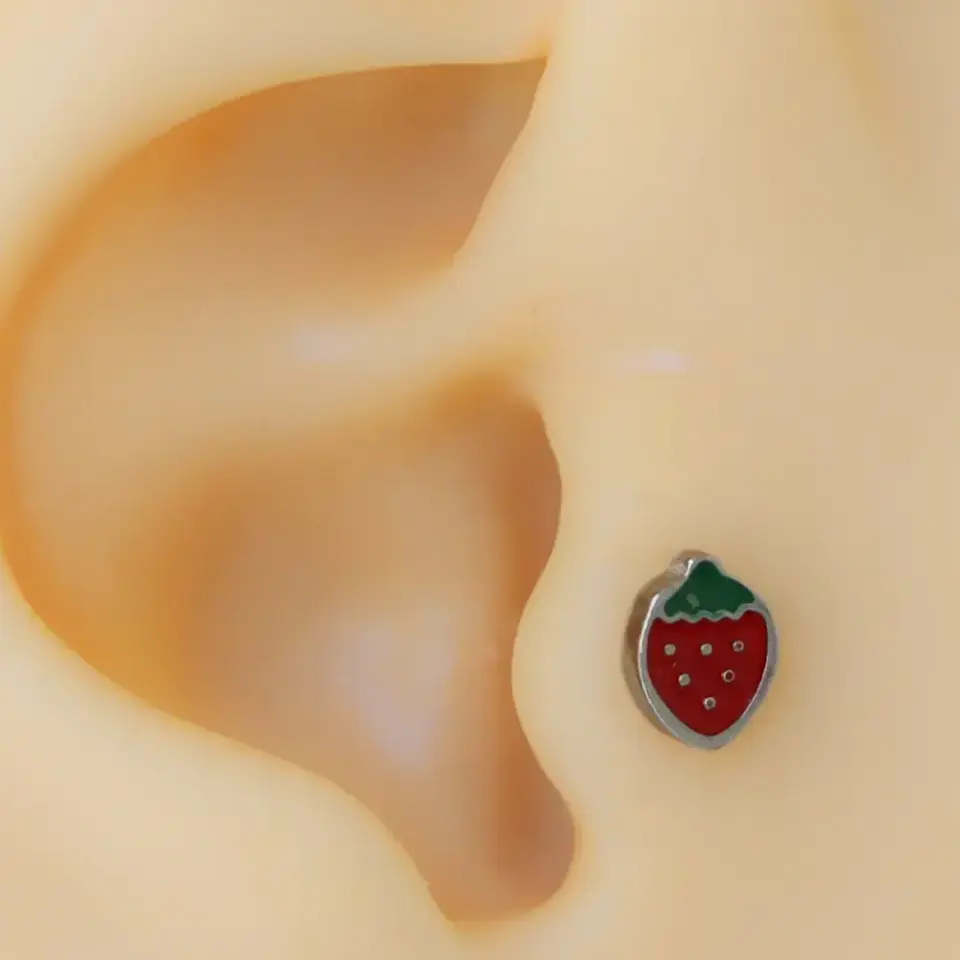 Mineli çilek figürlü gümüş renk 316L cerrahi çelik tragus piercing flatback
