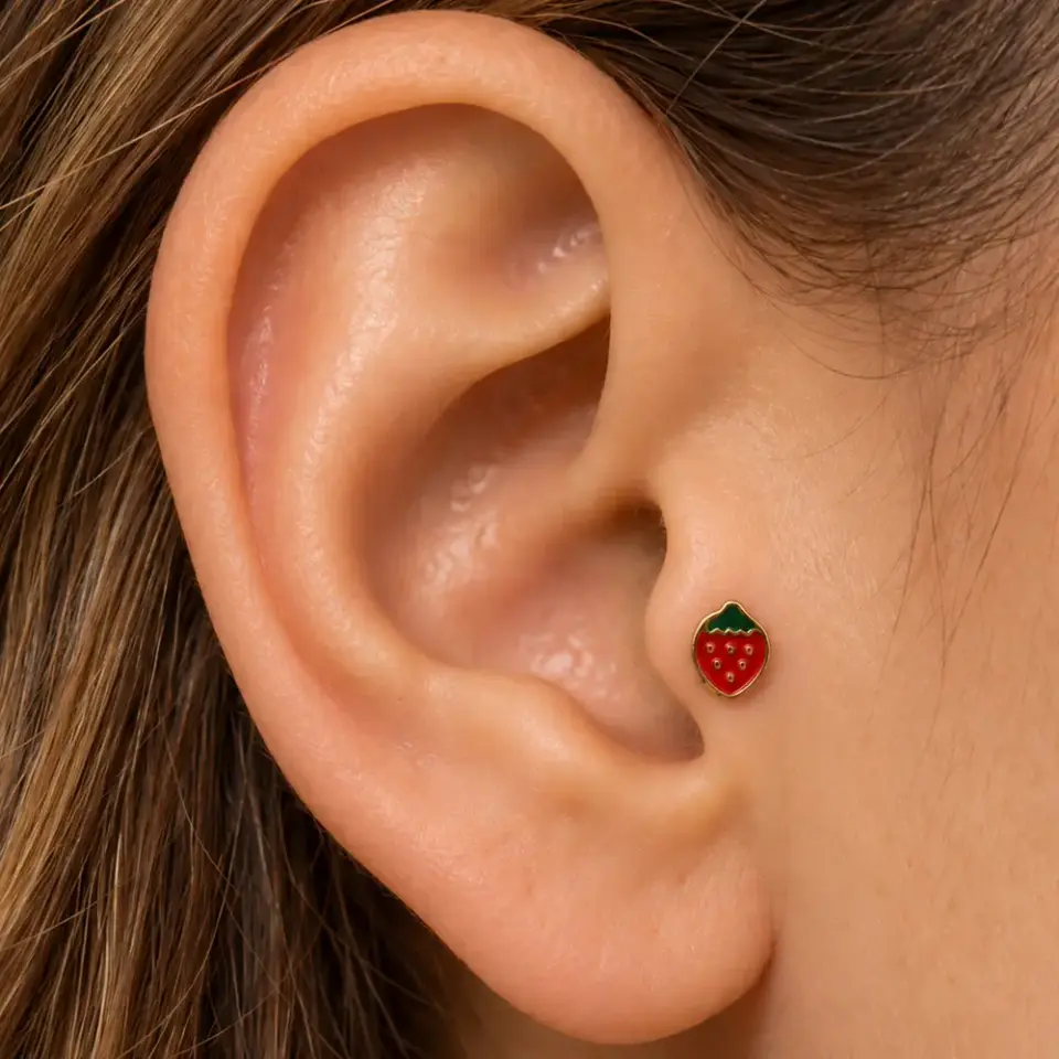 cilek-gold-tragus-piercing