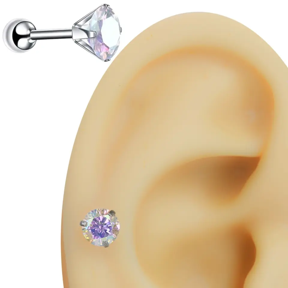 Kulakta gökkuşağı taş model yuvarlak zirkon taşlı gümüş renk tragus helix kıkırdak piercing duruşu
