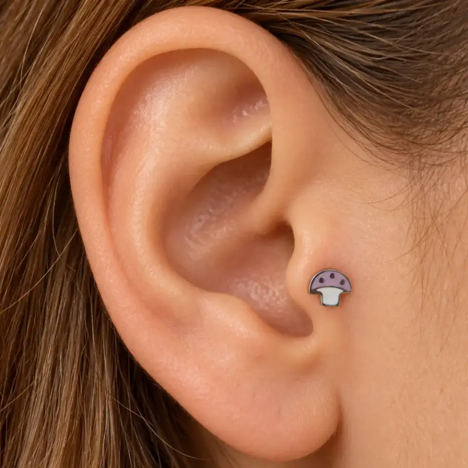 mantar-gumus-tragus-piercing