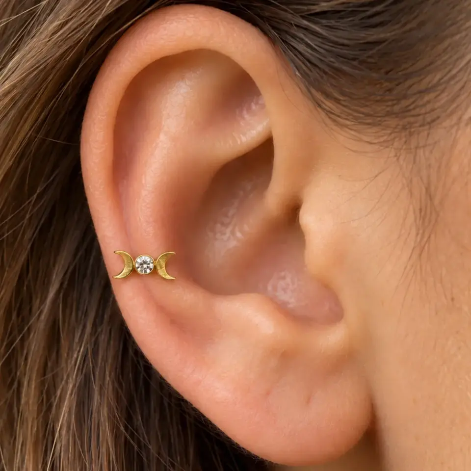ay-dongusu-gold-tragus-piercing