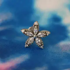 Arkası düz vidalı sistem gümüş beş markiz çiçek piercing