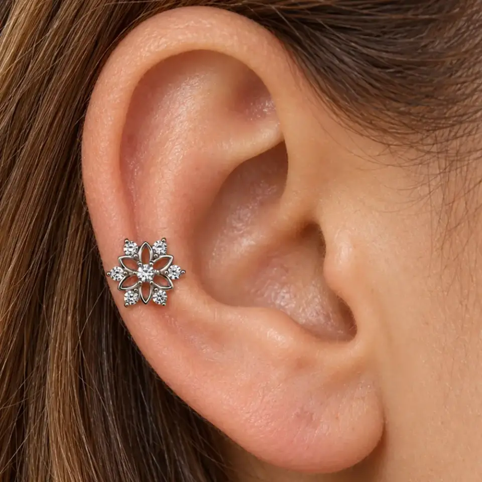 gumus-kar-tanesi-tragus-piercing