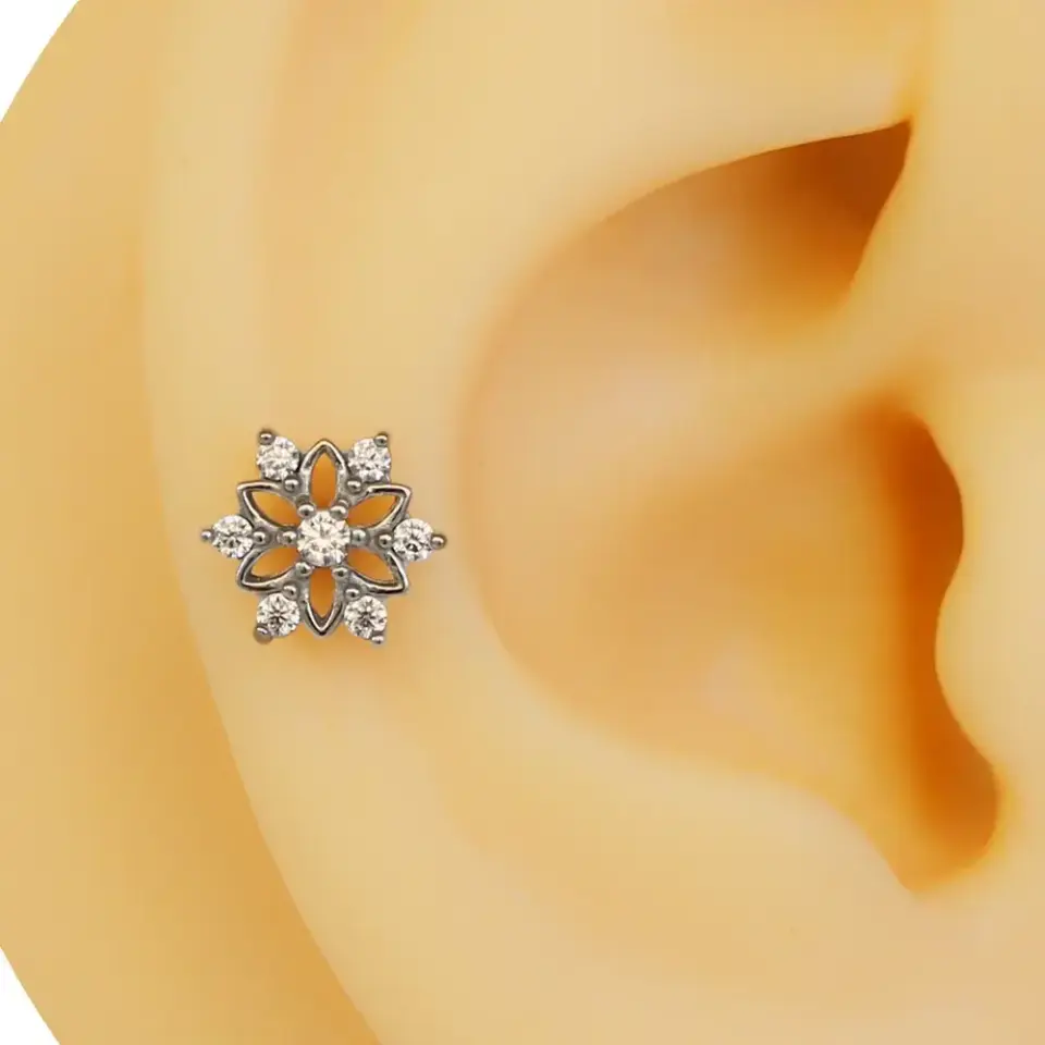 Kar tanesi figürlü zirkon taşlı gümüş renk 316L cerrahi çelik tragus piercing flatback