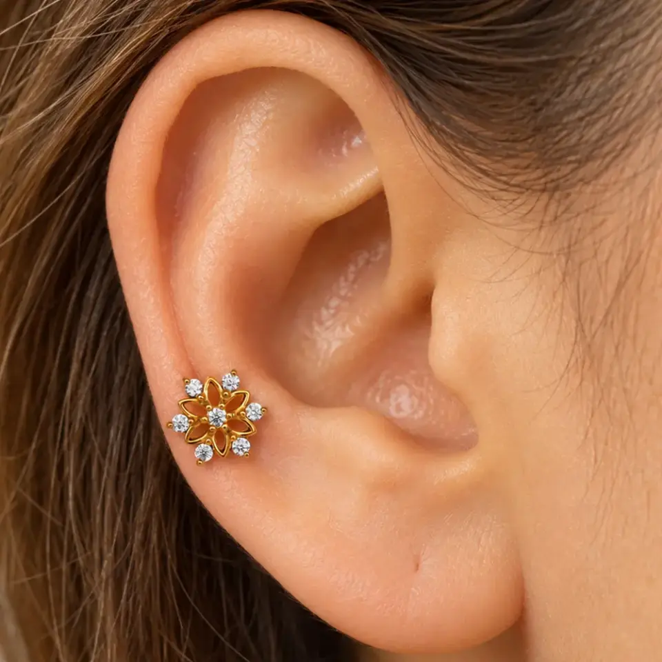 gold-kar-tanesi-tragus-piercing