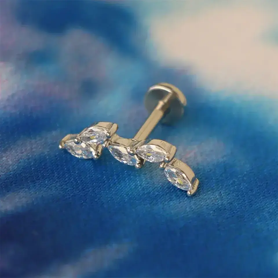 Markiz kesim taşlı gümüş kıkırdak küpesi helix ve tragus uyumlu piercing