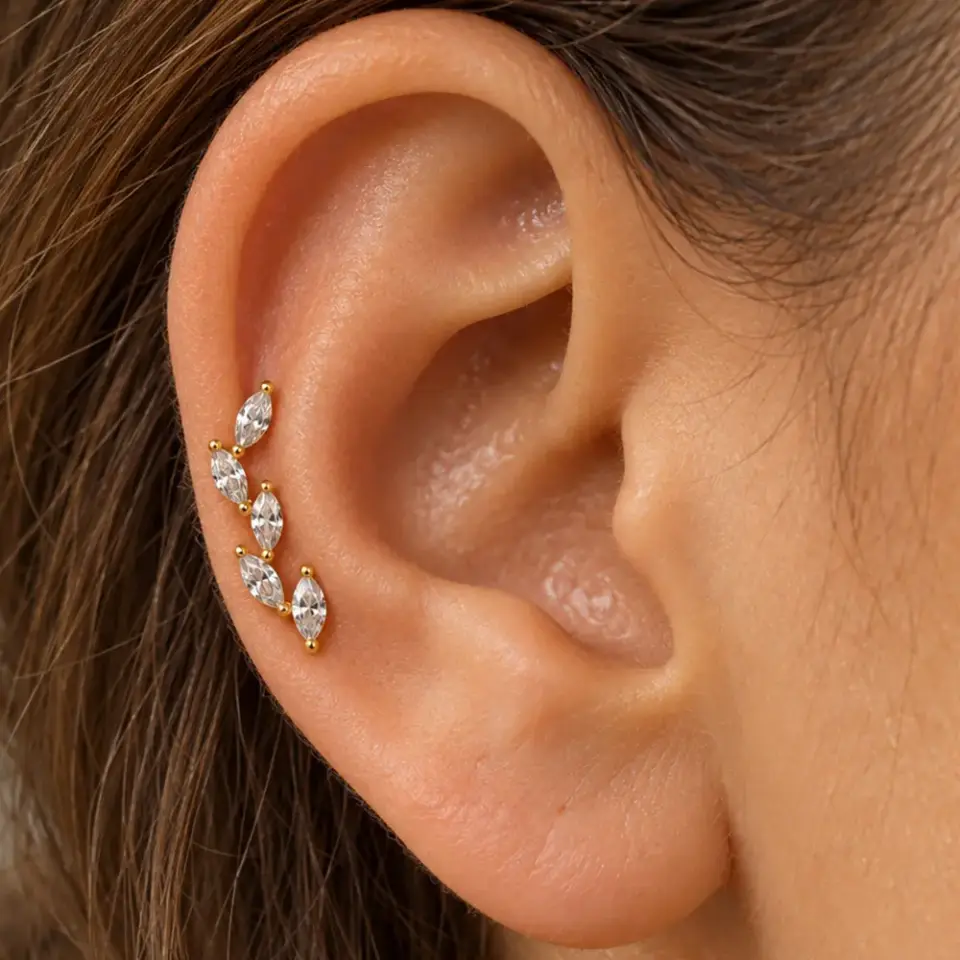 bes-markiz-yaprak-gold-helix-piercing