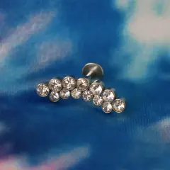 Arkası düz vidalı sistem gümüş zirkon taşlı noktalar kıkırdak piercing