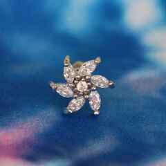 Altı Yapraklı Çiçek Figürlü Zirkon Taşlı 6x1,2 mm Çelik Piercing, Helix-Kıkırdak-Lobe-Auricle