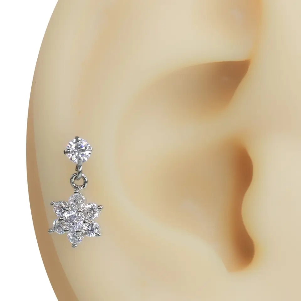 Salkım Papatya zirkon taşlı tragus helix kıkırdak piercing modelinin mevcut renk seçeneklerini gösteren ürün fotoğrafı