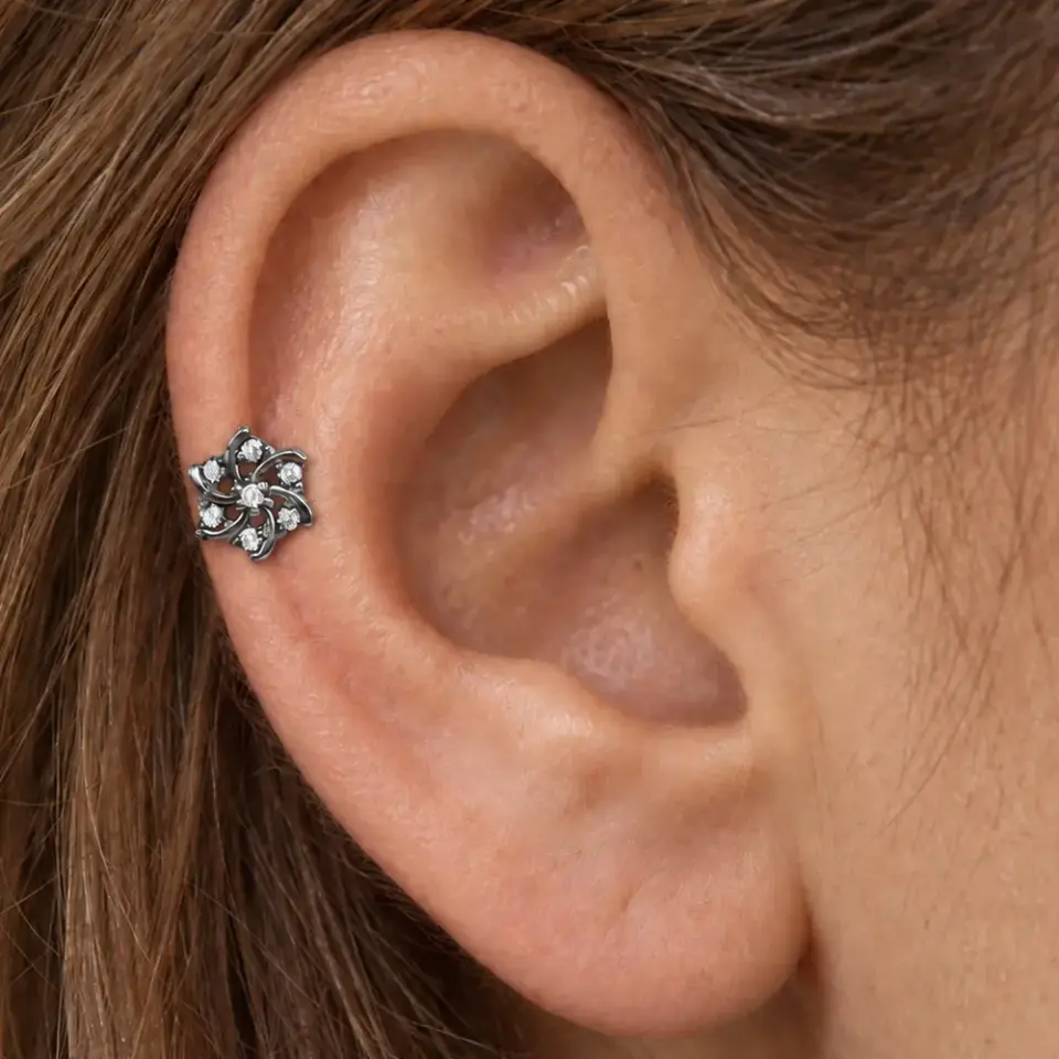 cicek-helix-piercing-kulak-durusu