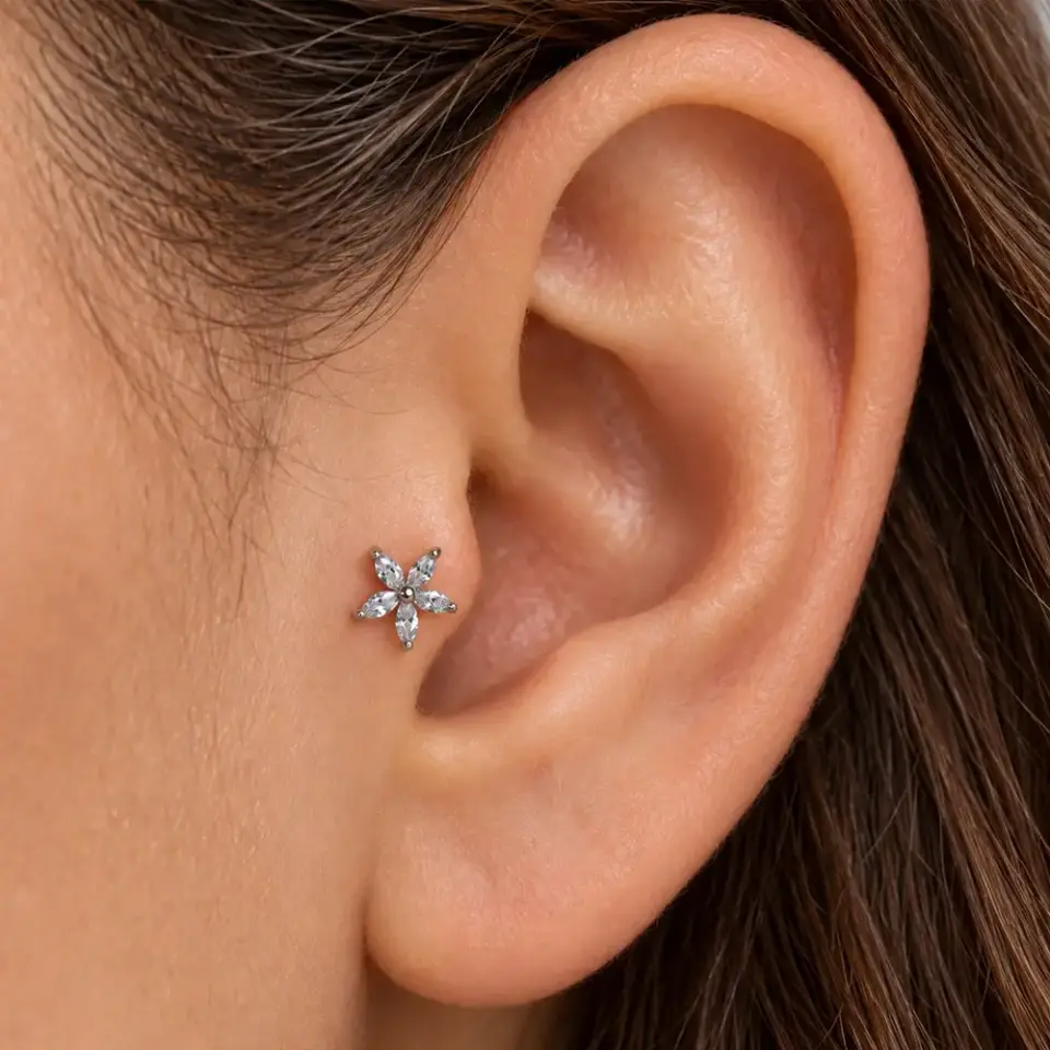 cicek-tragus-piercing