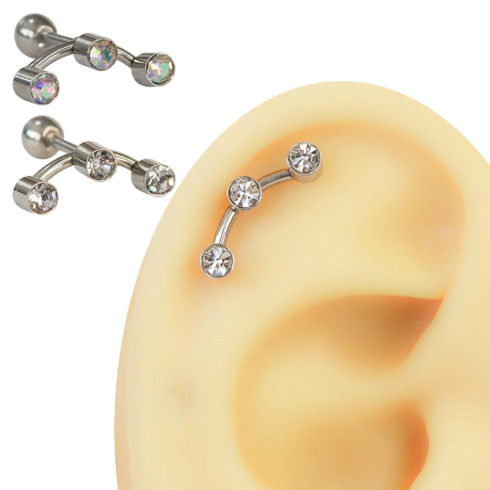 üstte gökkuşağı yansımalı ve altta klasik şeffaf zirkon taş seçenekleriyle sergilenen üç taşlı kavisli 316L cerrahi çelik barbell piercing modelleri