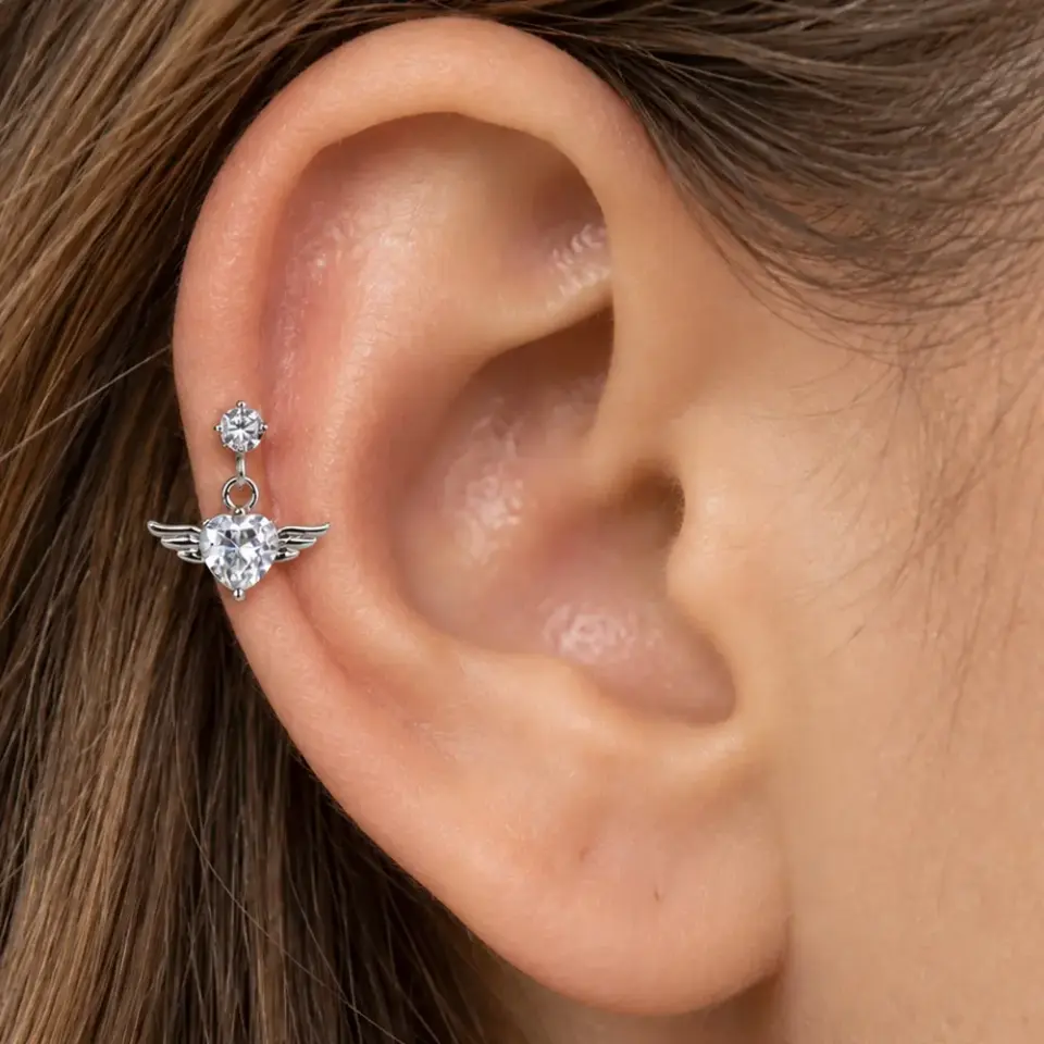 kanatli-kalp-helix-piercing