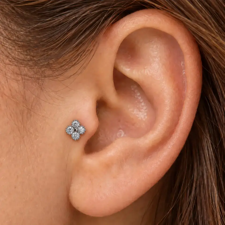yonca-tragus-piercing