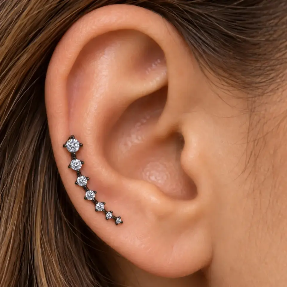 sirali-tas-helix-piercing