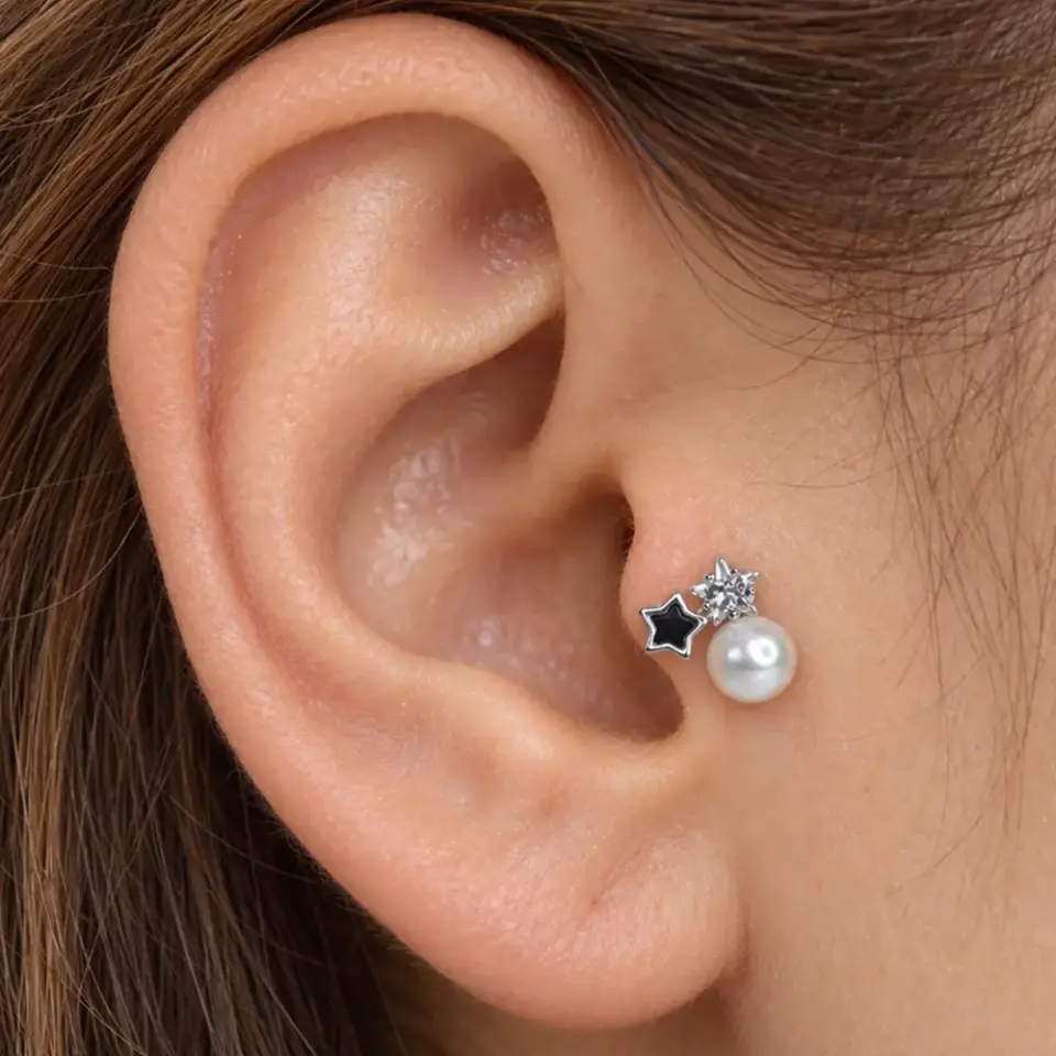 incili-yildiz-tragus-piercing