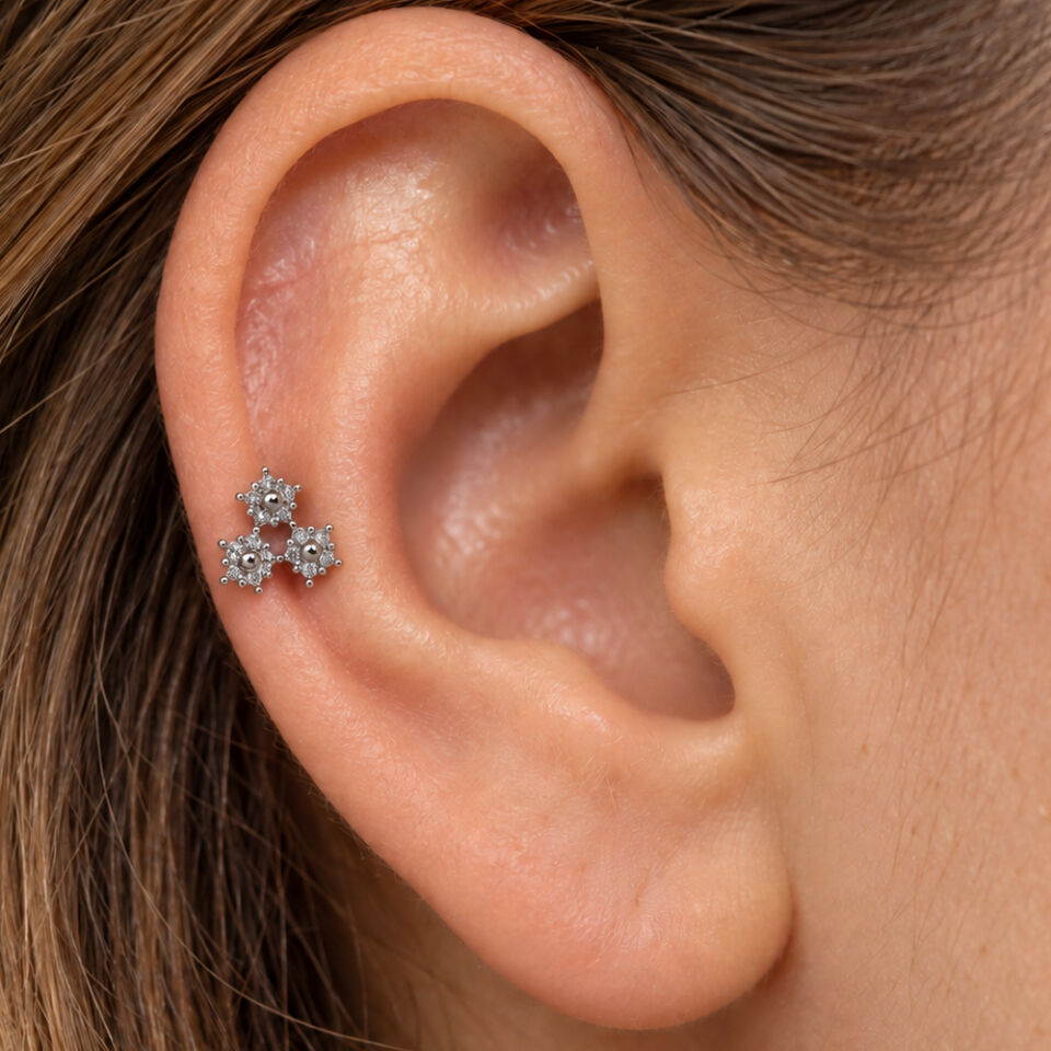 uc-cicek-helix-piercing