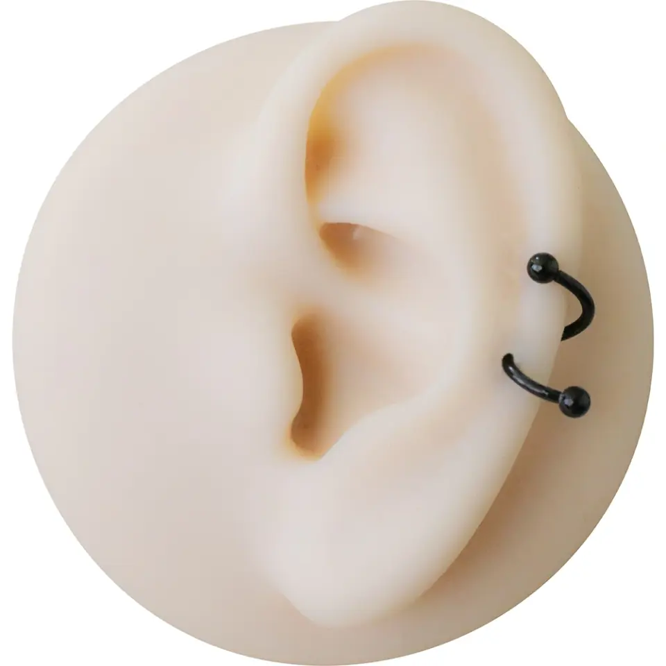 Dudak ve helix bölgesinde sergilenen siyah kararmayan toplu spiral dudak kıkırdak halka piercing