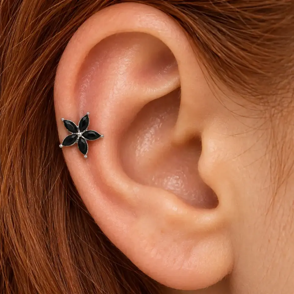 siyah-cicek-helix-piercing
