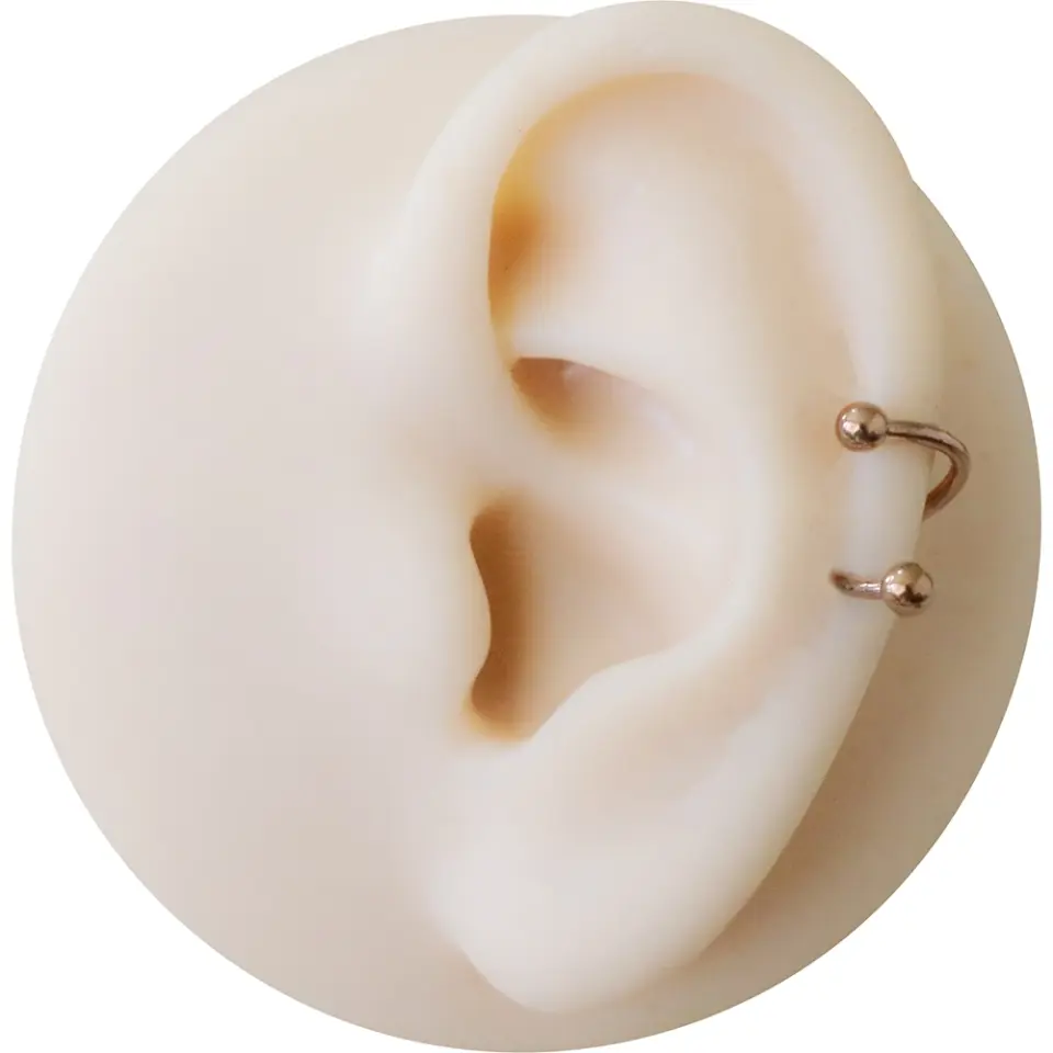 Dudak ve helix bölgesinde sergilenen rose kararmayan toplu spiral dudak kıkırdak halka piercing