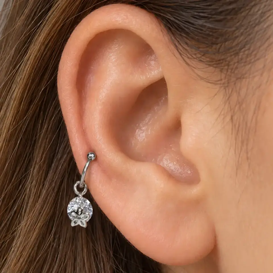 cicekli-tas-helix-piercing