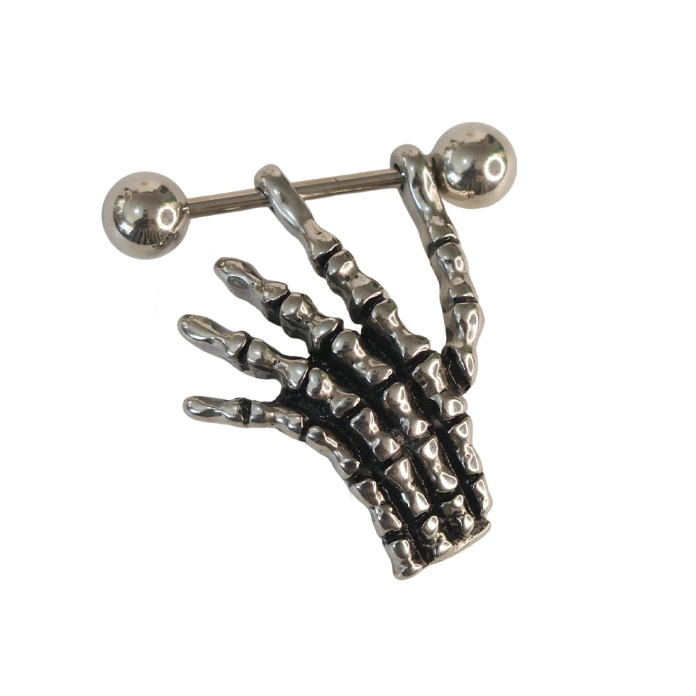 Çelik barbell barı iki parmağıyla kavrayan gümüş renkli taşsız iskelet el meme piercing.