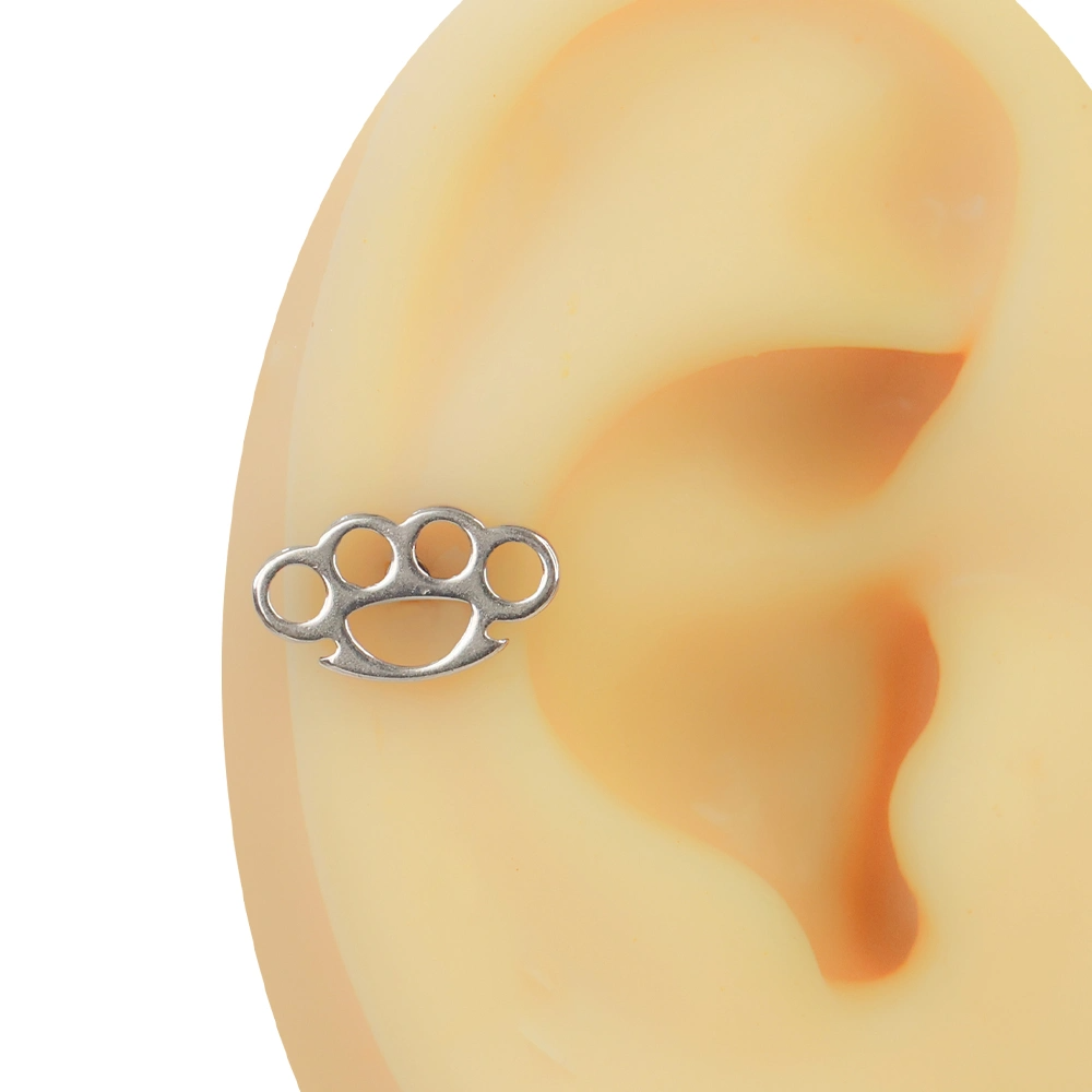 Helix bölgesine uyumlu, önden açılan minimal tasarımlı gümüş renkli muşta helix piercing modeli