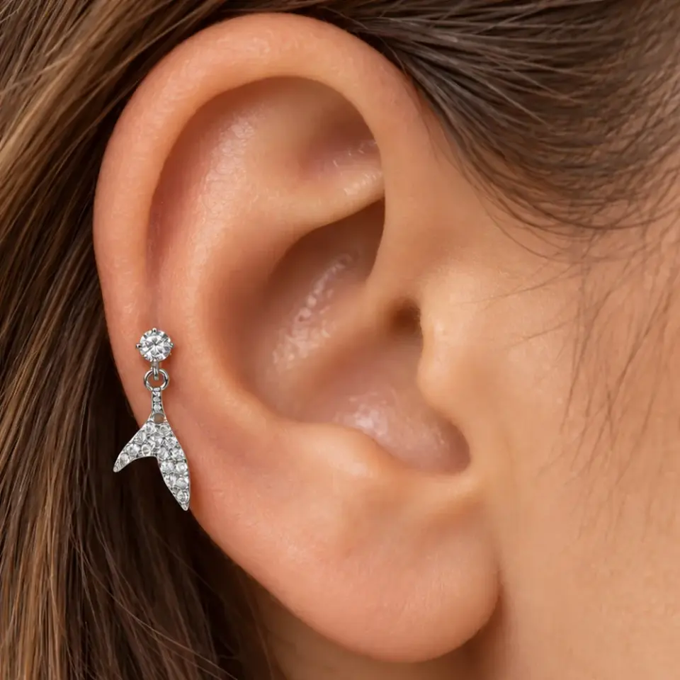 kuyruk-sallantili-helix-piercing