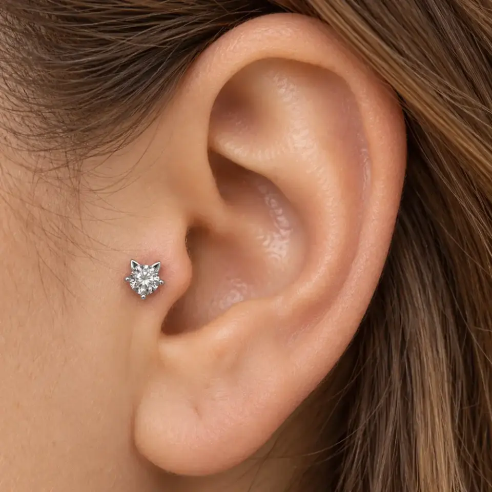 kedi-tragus-piercing