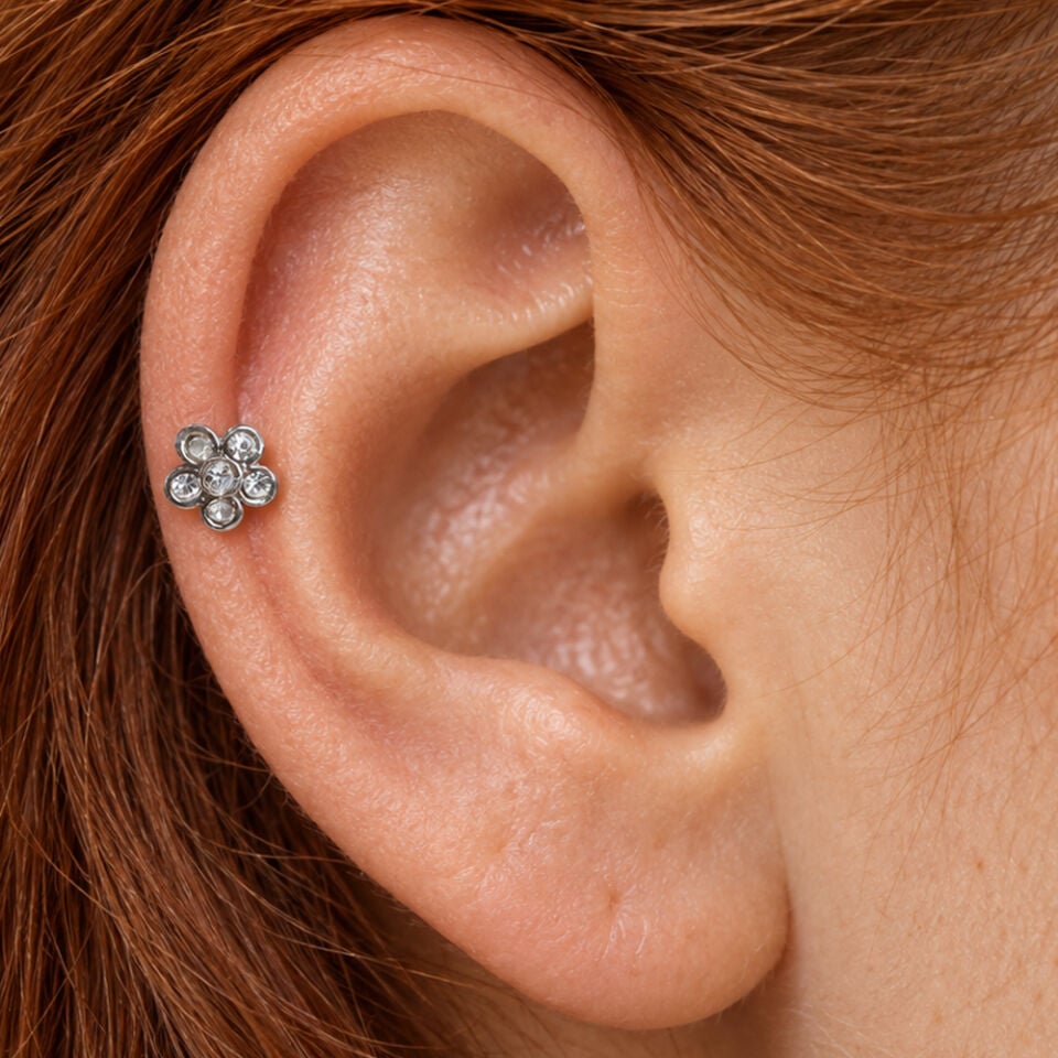 tasli-cicek-helix-piercing