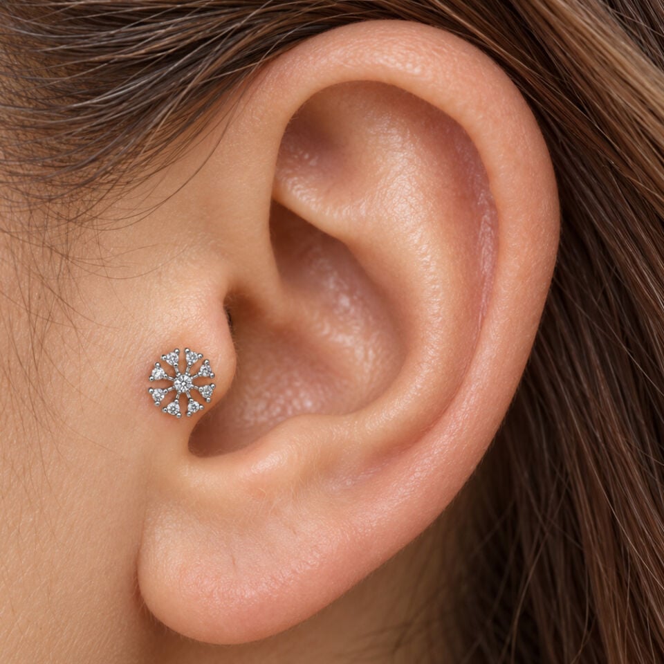 tasli-cicek-tragus-piercing