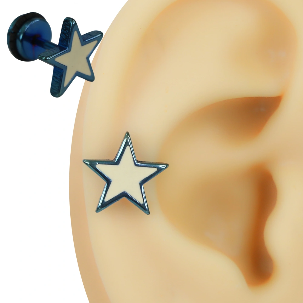 Kulakta lobe bölgesinde takılı koyu mavi çerçeveli krem yıldız figürlü tünel görünümlü piercing