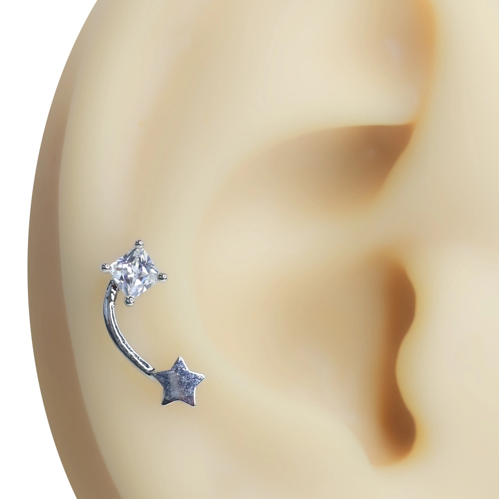 Kulak üzerinde sergilenen zirkon taşlı kuyruklu yıldız tragus helix kıkırdak piercing