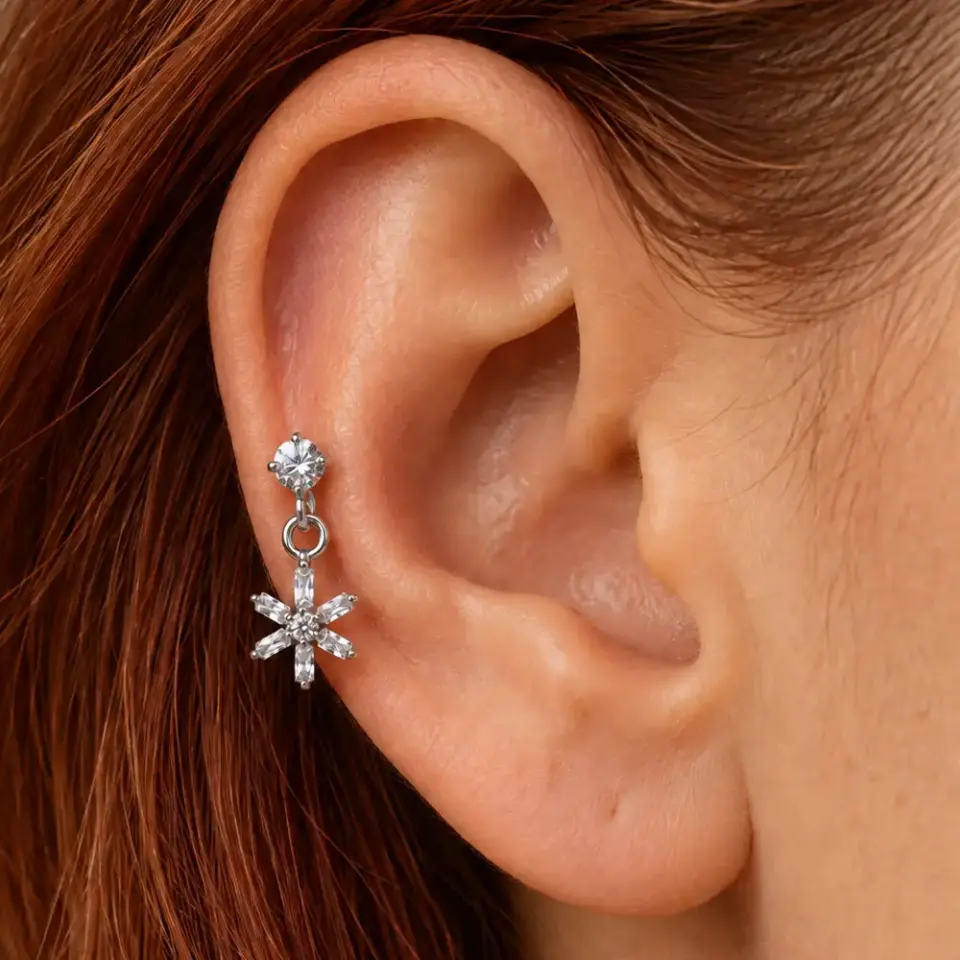 cicek-sallantili-helix-piercing