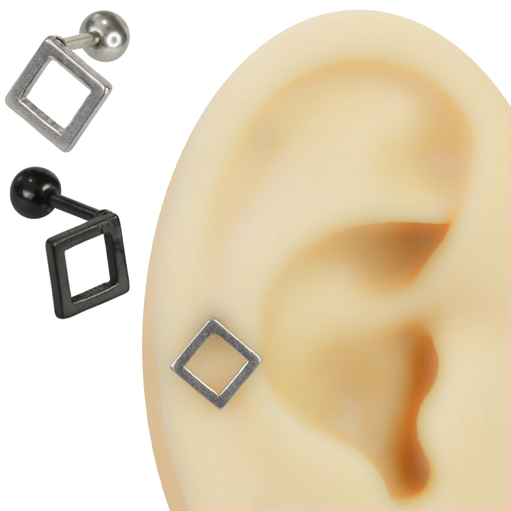 Kulağın kıkırdak helix bölgesinde takılı gümüş renkli içi boş geometrik kare piercing ve siyah gümüş renk seçenekleri