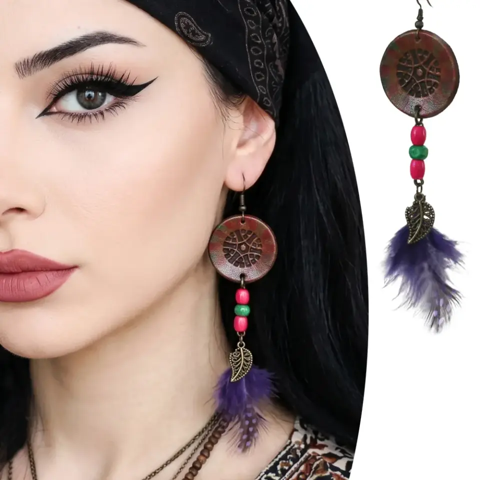 Üstü çark mandala desenli dairesel disk gövdeli mor tüy sallantılı el yapımı deri küpe