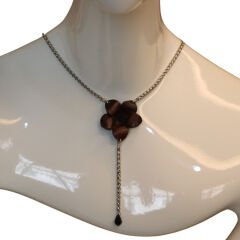 El Yapımı Deri Çiçek Kolye | Çelik Zincirli Kristal Uçlu Tasarım